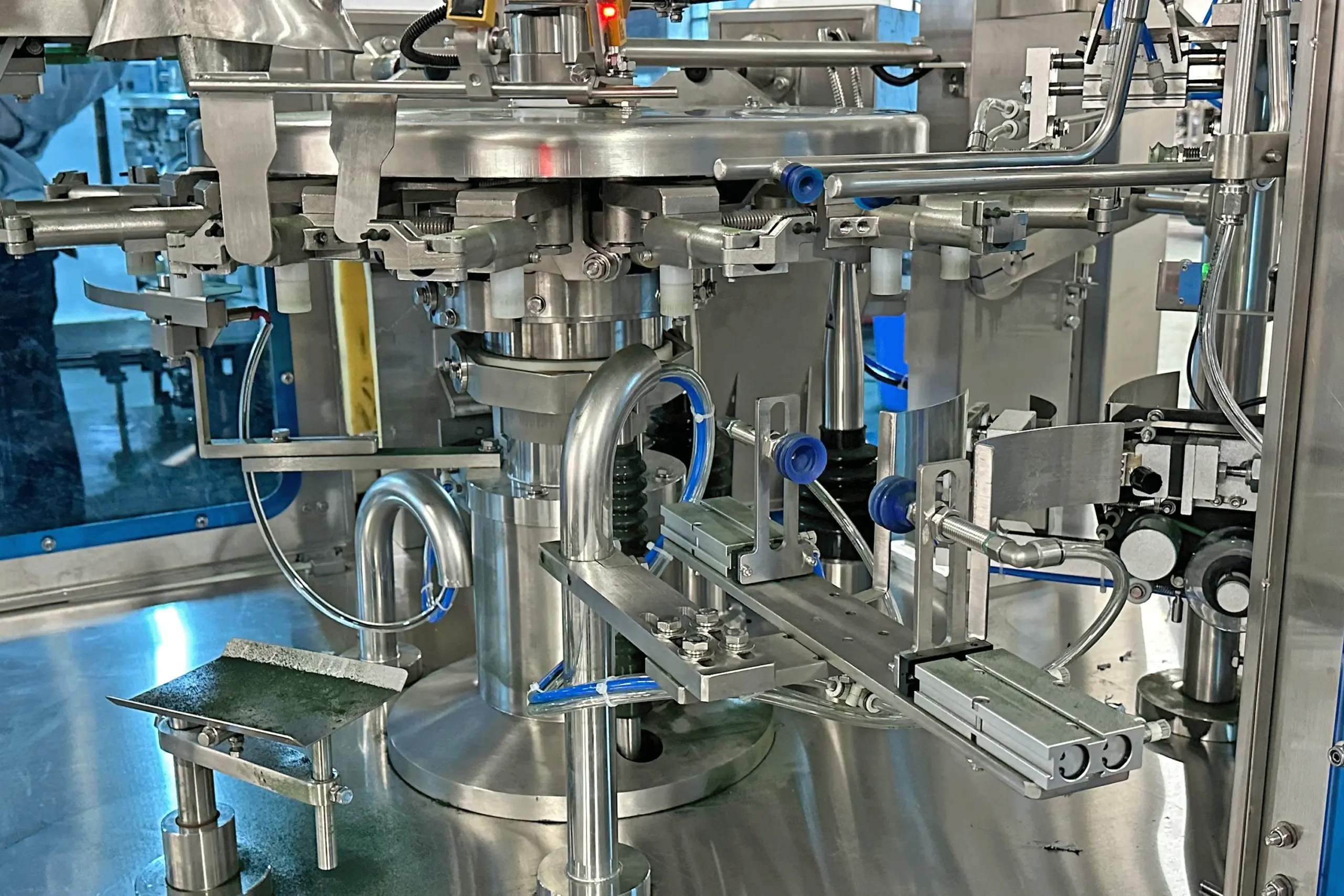 Internal mechanics of a rotary matcha powder pouch packing machine during operation