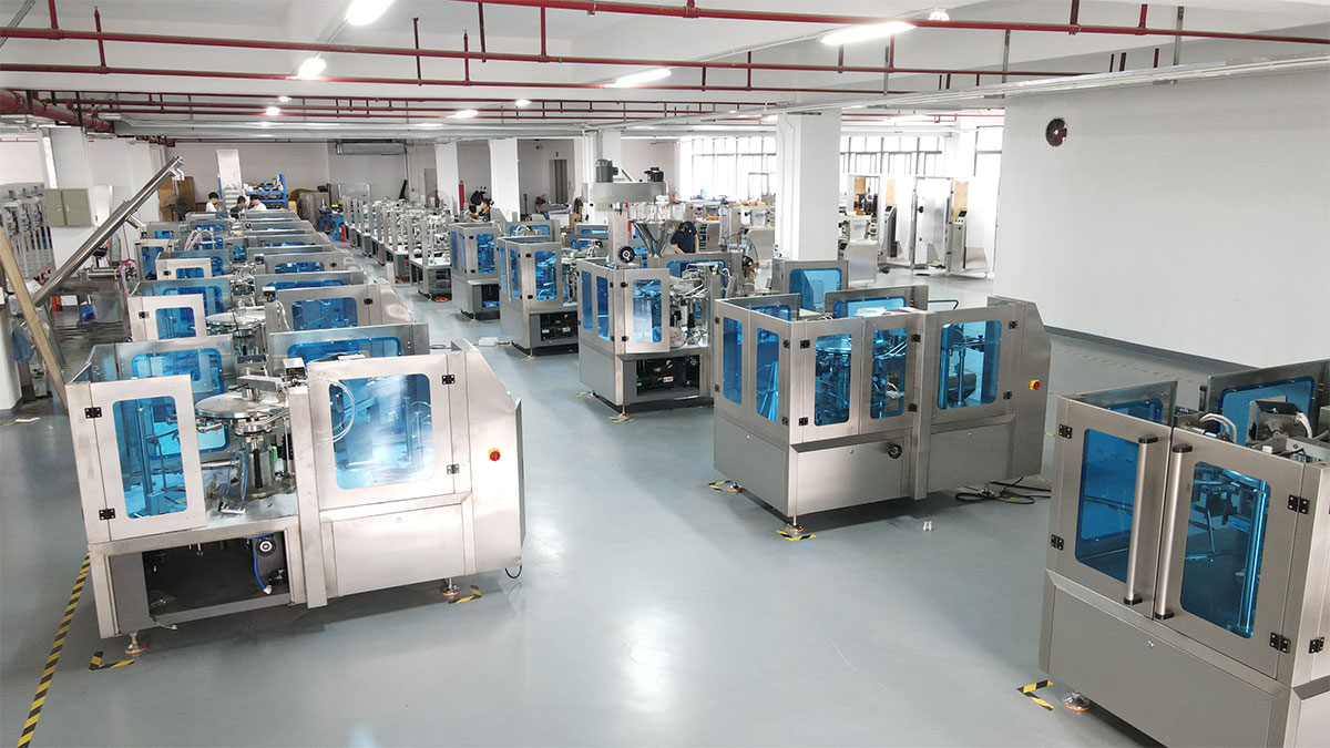 SUK coffee packaging machine for whole beans and ground coffee in the factory workshop